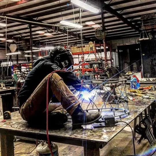 Metalga ishlov berish sexiga elektrosvarshiklikka ishga taklif etamiz