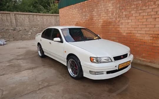 Mashina Nissan 1999