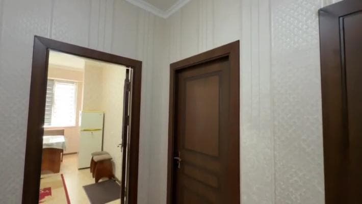 Kvartira sotiladi 1 xonali 42m2 3-qavat