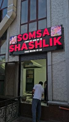 Reklama Xizmati Bukva Banner Svetovoy Koroba